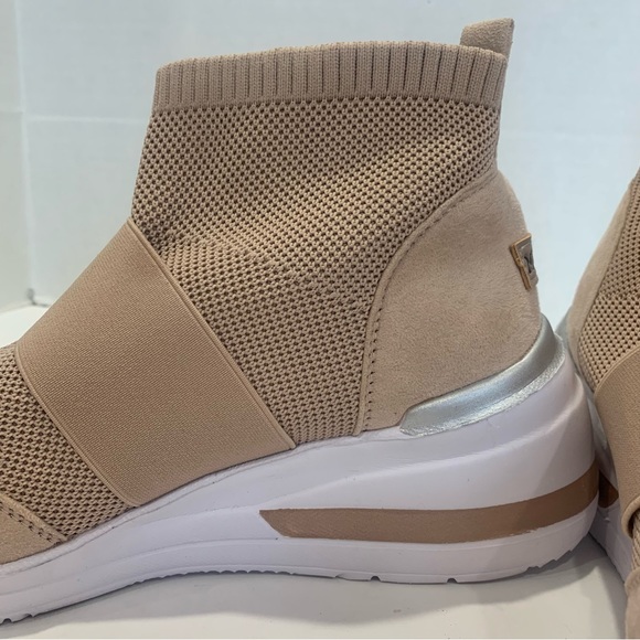 Mudd brand size 11 light pink beige platform cloth top shoes suede accent - Picture 6 of 13